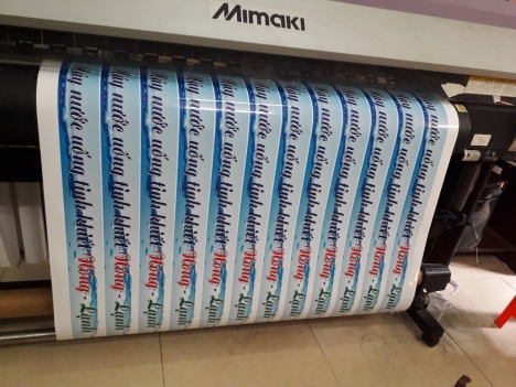 In logo/nhãn tên trên chất liệu vải keo/ decal/bạt hiflex/inox đổ keo