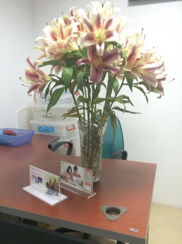 Biển chức danh Mica là gì- Địa chỉ mua biển chức danh để bàn tại Hà nội