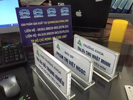 Biển chức danh Mica là gì- Địa chỉ mua biển chức danh để bàn tại Hà nội