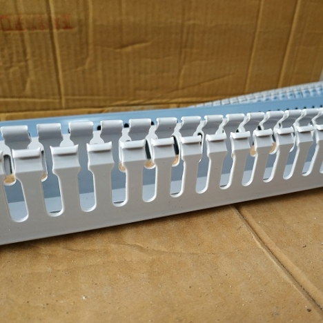 Máng nhựa 60x60 (loại 2m).