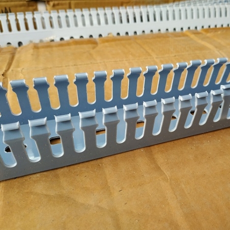 Máng nhựa 60x60 (loại 2m).