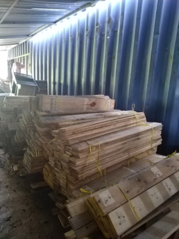 Chuyên đóng và phân phối bàn ghế bằng gỗ thông tại đà nẵng