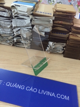 Thiết kế-gia công các loại kệ điện thoại mica đẹp, sang trọng