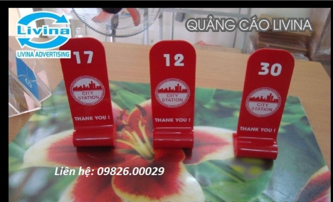 Mẫu biển số bàn sang trọng, lịch sự để bàn