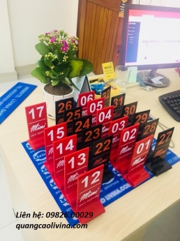 Mẫu biển số bàn sang trọng, lịch sự để bàn