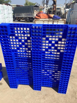 pallet nhựa p1210 dùng kê hàng hóa