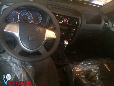 Xe tải JAC 1t5 thùng dài 3m2.