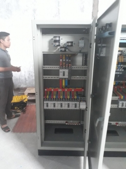 Nhận lắp đặt, sản xuất tủ bảng điện.
