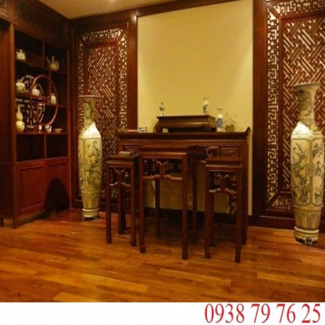 Phong thủy nhà với vách ngăn cnc phòng khách có bàn thờ đẹp