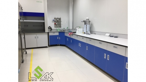 Bàn thí nghiệm áp tường phòng lab