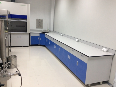 Bàn thí nghiệm áp tường phòng lab