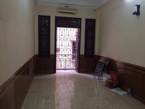 Cho thuê nhà tại trung kính làm vp, ở full đồ 4T*22tr