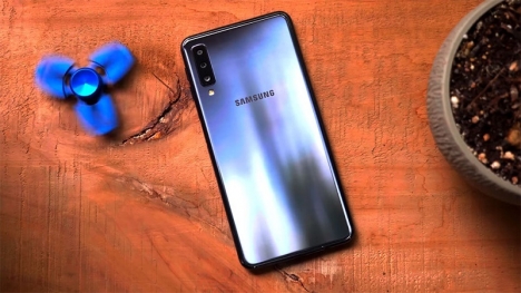 Sale off Samsung Galaxy A7 64GB - Tablet Plaza Dĩ An