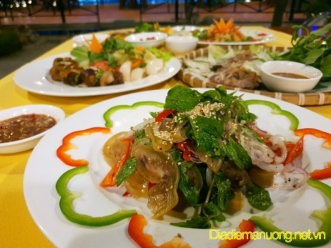 Nhà Hàng Sinh Thái Và Cafe Sân Vườn