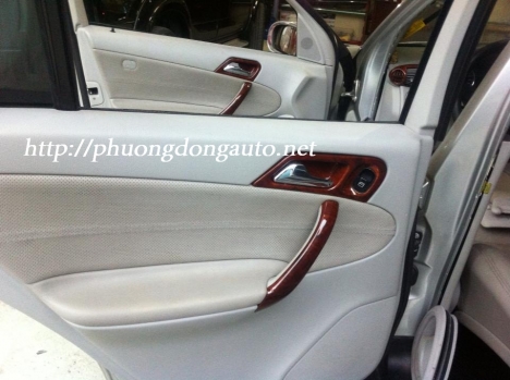 Sơn giả gỗ cho xe Mercedes - Các ốp gió điều hòa, tay nắm cửa full
