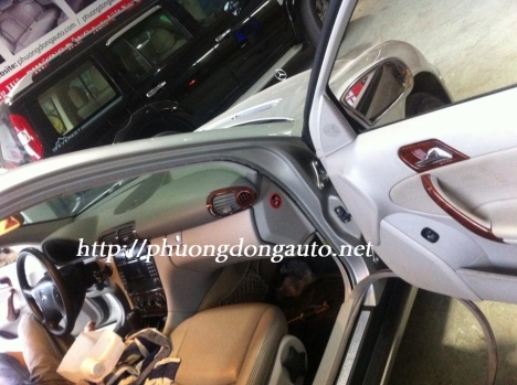 Sơn giả gỗ cho xe Mercedes - Các ốp gió điều hòa, tay nắm cửa full