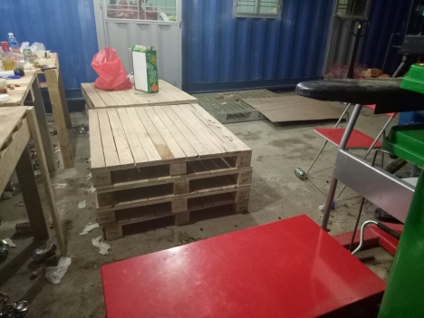 Xe nâng mặt bàn ,thùng phi nhựa,thùng rác đà nẵng