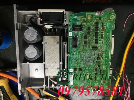 Sửa chuyên nghiệp servo Yaskawa SGD7S bị lỗi chỉ hiển thị gạch ngang ở màn hình