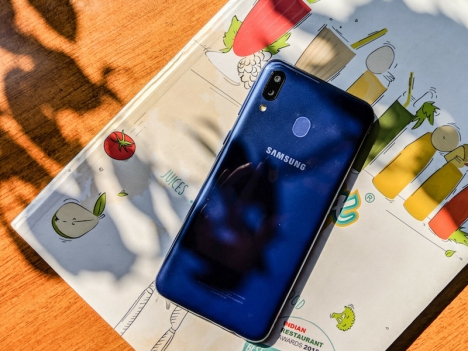Bình dương bán Samsung Galaxy M20 chỉ 4.690k - trả góp 0% lãi suất