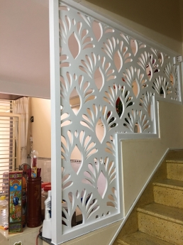Thiết kế hiện đại cho vách ngăn cầu thang tam cấp đẹp