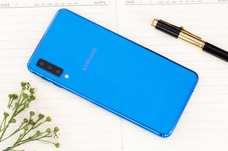 Dĩ an bán Samsung A7 2018 / 64gb chỉ 5.590k - lãi suất 0%