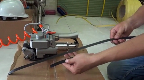 Máy đóng đai thùng bằng thép dùng khí nén