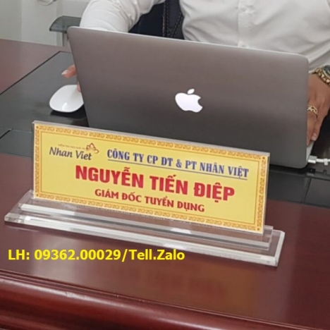 3 loại biển chức danh, kệ chức danh được sử dụng nhiều năm 2018