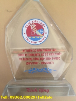 Bán các loại kỉ niệm chương, quà tặng mica giá rẻ tại Thanh Xuân