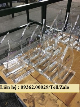 Bán các loại kỉ niệm chương, quà tặng mica giá rẻ tại Thanh Xuân