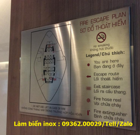 Biển hướng dẫn sử dụng thang máy bằng mica, inox