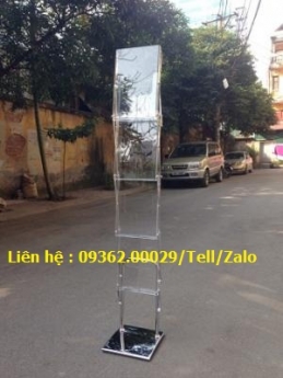 Kệ mica, kệ tài liệu, kệ đựng tờ rơi bằng mica để đất