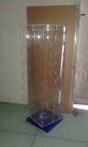 Kệ mica, kệ tài liệu, kệ đựng tờ rơi bằng mica để đất