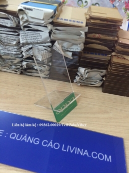 Các sản phẩm kệ trưng bày điện thoại bằng mica nhiều mẫu mã đa dạng