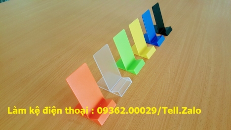 Các sản phẩm kệ trưng bày điện thoại bằng mica nhiều mẫu mã đa dạng