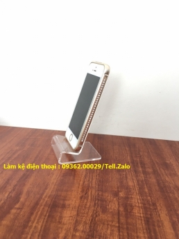 Các sản phẩm kệ trưng bày điện thoại bằng mica nhiều mẫu mã đa dạng