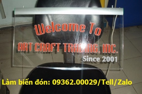 Bán các loại biển đón sân bay, biển cầm tay đón khách có sẵn