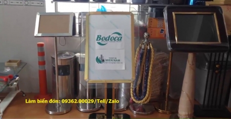 Bán các loại biển đón sân bay, biển cầm tay đón khách có sẵn