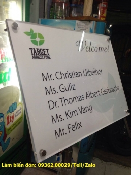 Bán các loại biển đón sân bay, biển cầm tay đón khách có sẵn