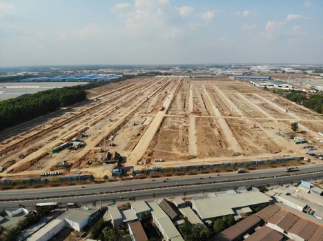 Cần vốn làm ăn nền bán gấp lô đất nằm ngay mặt đường liền kề với trung tâm hành chính tx Tân Uyên