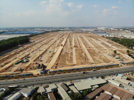 Cần vốn làm ăn nền bán gấp lô đất nằm ngay mặt đường liền kề với trung tâm hành chính tx Tân Uyên