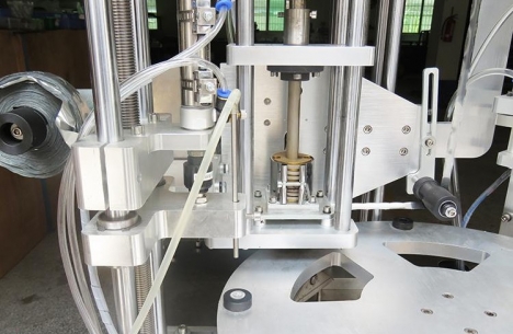 Máy hàn miệng cốc kín hàng công ty