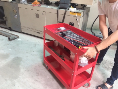 Xe đẩy dụng cụ 3 ngăn