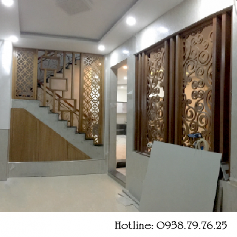 Trang trí cầu thang bằng vách ngăn cnc gỗ đẹp mới lạ