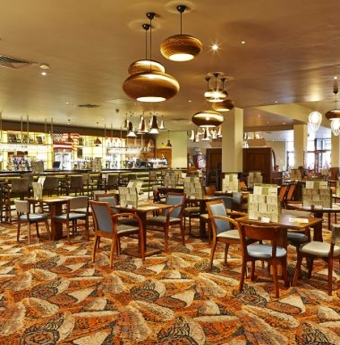 Thảm trải sàn của Royhome floor có độ bền rất cao, mẫu mã đa dạng, phù hợp với mọi không gian