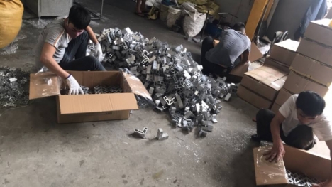 ke ép góc phụ kiện cửa nhôm
