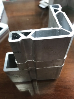 ke ép góc phụ kiện cửa nhôm