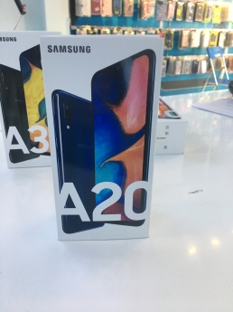 Samsung A20 3,890k trả góp 0Đ chỉ tại Dĩ An