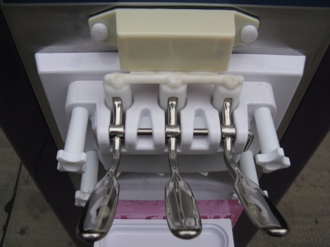 Máy làm kem tươi BQ 833 1102