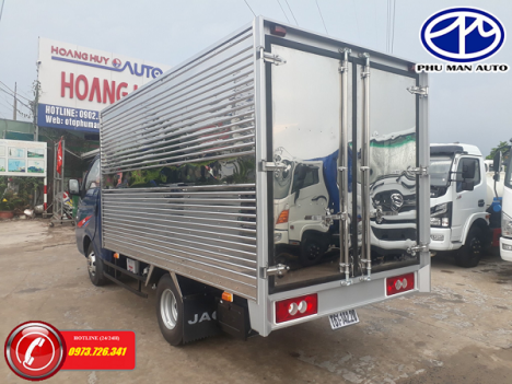 Xe tải JAC 1t5 động cơ dầu tiết kiệm nguyên liệu.