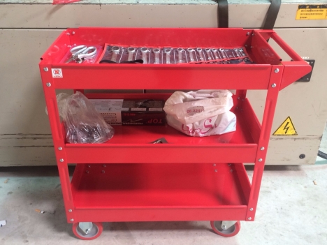 Xe đẩy dụng cụ